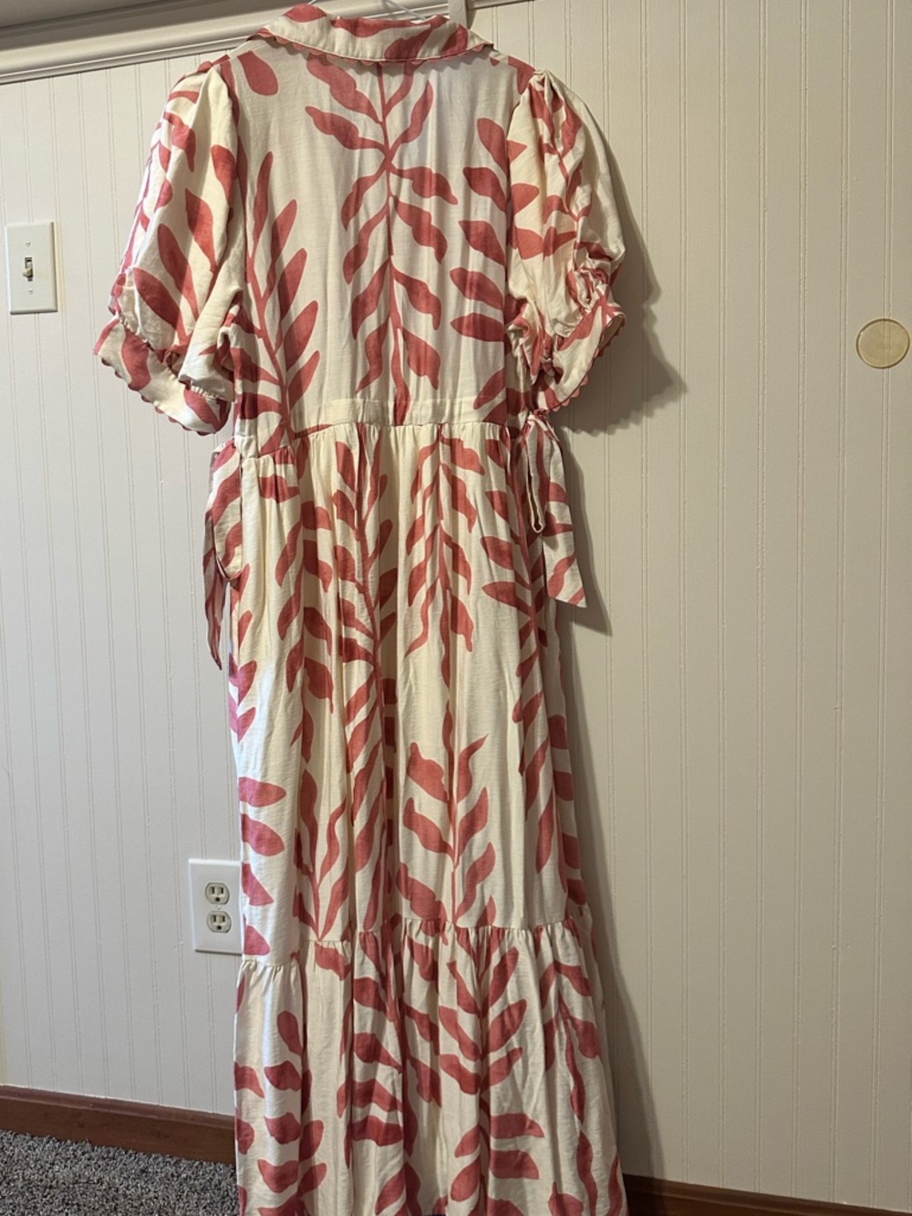 Button-Front Leaf Print Maxi Dress in Dusty Rose and White - Picture 2 of 4